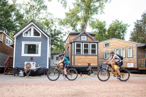 The Golden Aspen – Tiny Retreat on the River, Minutes from Rocky Mountain Park