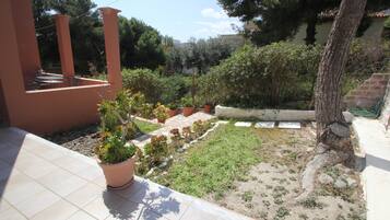 Room, 1 Bedroom, Balcony | Garden