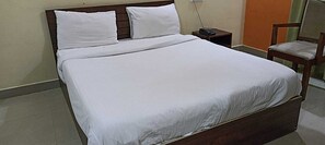Basic Room | 1 bedroom, desk, iron/ironing board - Wonder Inn Lodge (Ramanagara)
