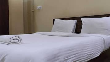 Basic Room | 1 bedroom, desk, iron/ironing board