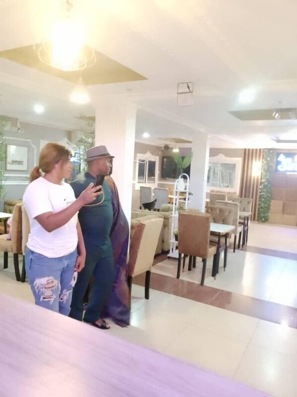 1 bedroom, Egyptian cotton sheets, premium bedding, down comforters - Bulon Hotel (Yaoundé)