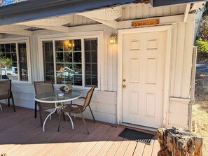 Basic Room - Bluebird Cottage Inn (Idyllwild)