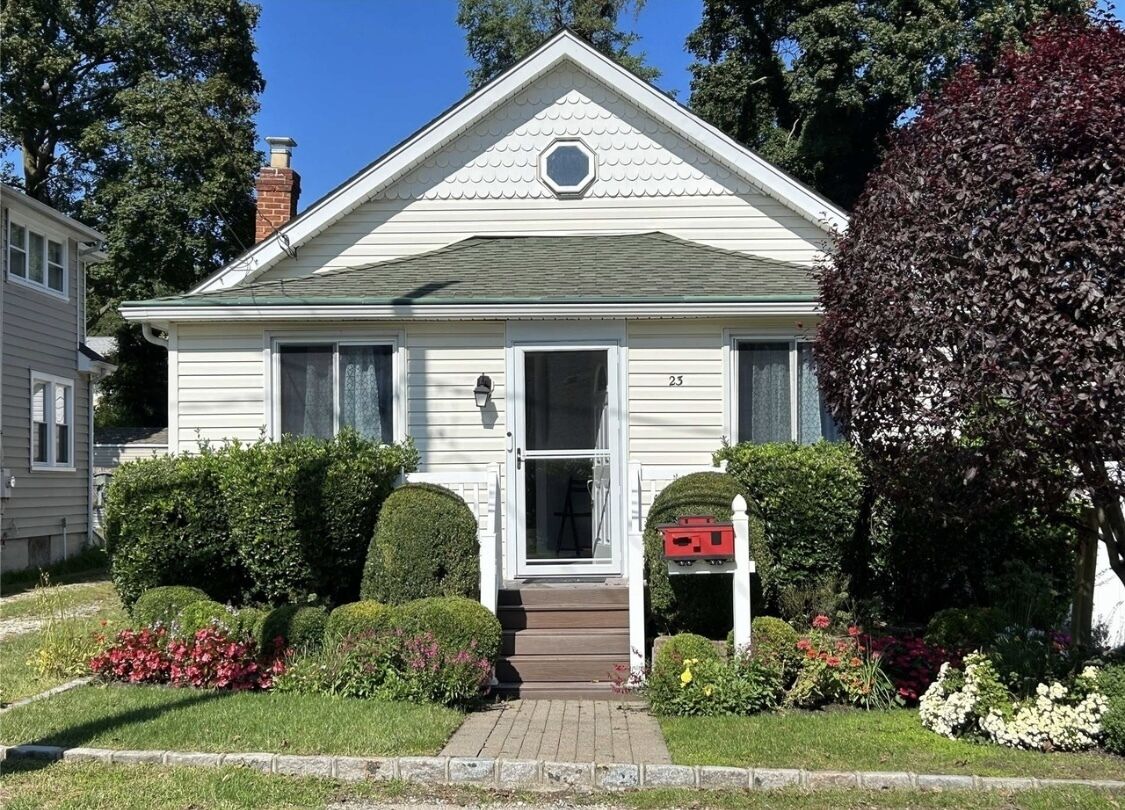 Beach bungalow in Bayville, NY