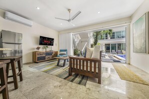 TV - 1 BR Condo w/Pool. Heart of Downtown (Isla Mujeres)