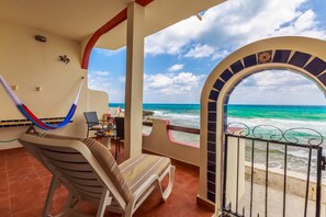 Terrace/patio - Stunning Oceanfront Studio w/Plunge Pool (Isla Mujeres)