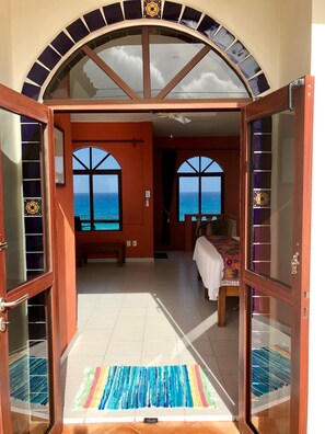 2 bedrooms, free WiFi, bed sheets - Oceanfront 2 BR Private Home w/2 Plunge Pools (Isla Mujeres)