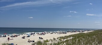 20% Discount~Jersey Shore Favorite - Sleeps 12 - Pet-friendly & fenced backyard!