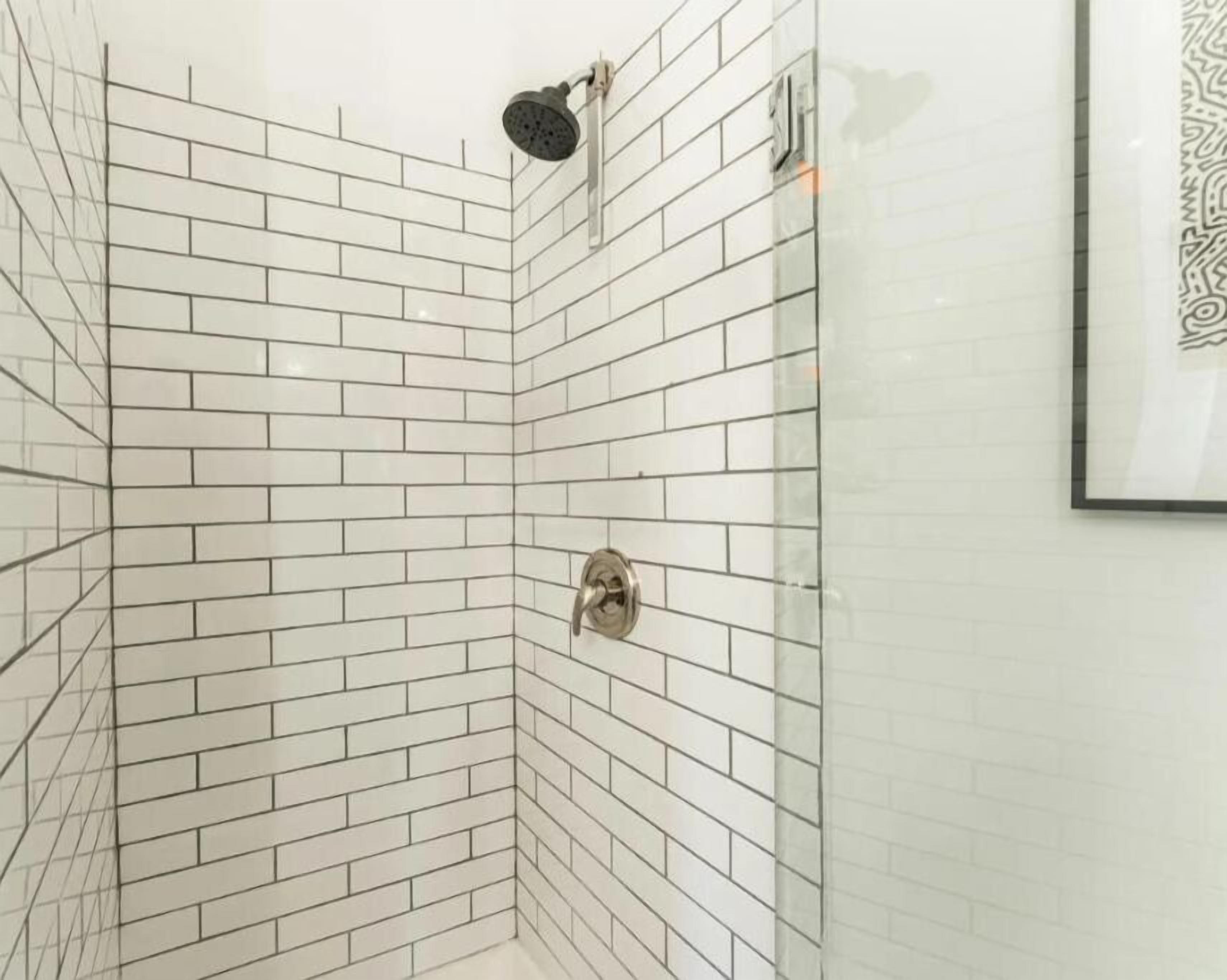 Jetted tub, towels, soap, shampoo