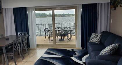 Cozy, Comfy Condo #251, 2 Bdr, Jet tub for 2, Family,Fishing or Romantic Getaway