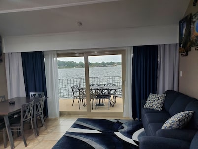 Cozy, Comfy Condo #251, 2 Bdr, Jet tub for 2, Family,Fishing or Romantic Getaway