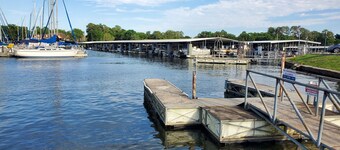 Cozy, Comfy Condo #251, 2 Bdr, Jet tub for 2, Family,Fishing or Romantic Getaway