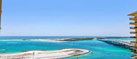 Beach nearby, sun-loungers, beach towels