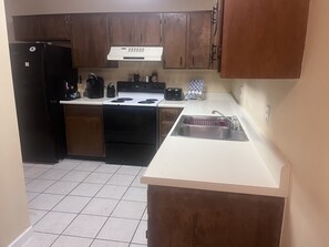 Fridge, microwave, oven, coffee/tea maker