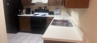 9 Miles to FAMU & 7 Miles to FSU; Convenient/Safe Neighborhood. Backyard fenced.