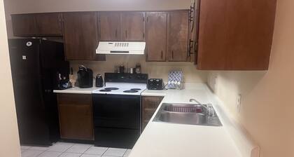 9 Miles to FAMU & 7 Miles to FSU; Convenient/Safe Neighborhood. Backyard fenced.