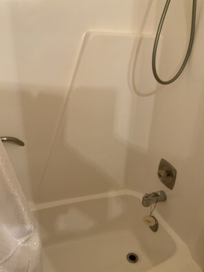 Haartrockner, Handtücher, Seife, Shampoo