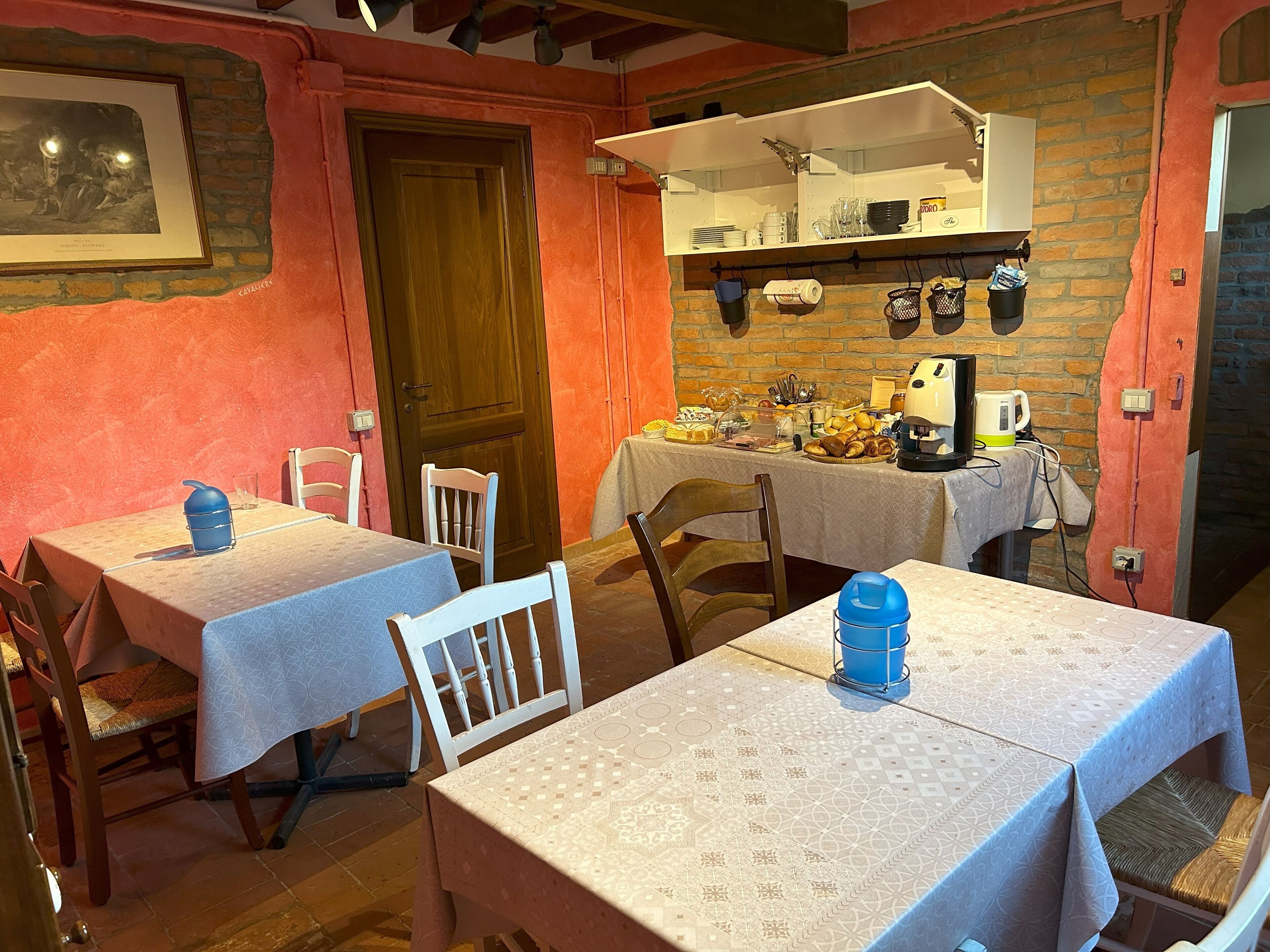 Petit déjeuner en libre-service compris tous les jours