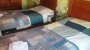 Basic Quadruple Room | Free WiFi, bed sheets