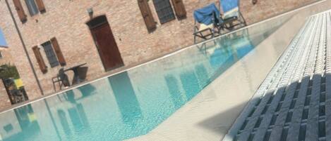 Piscine extérieure (ouverte en saison)