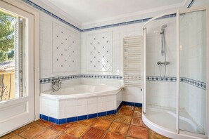 Shower, hair dryer, towels - Villa 'Robis Moraira' with Sea View, Wi-Fi and Air Conditioning (Benissa)