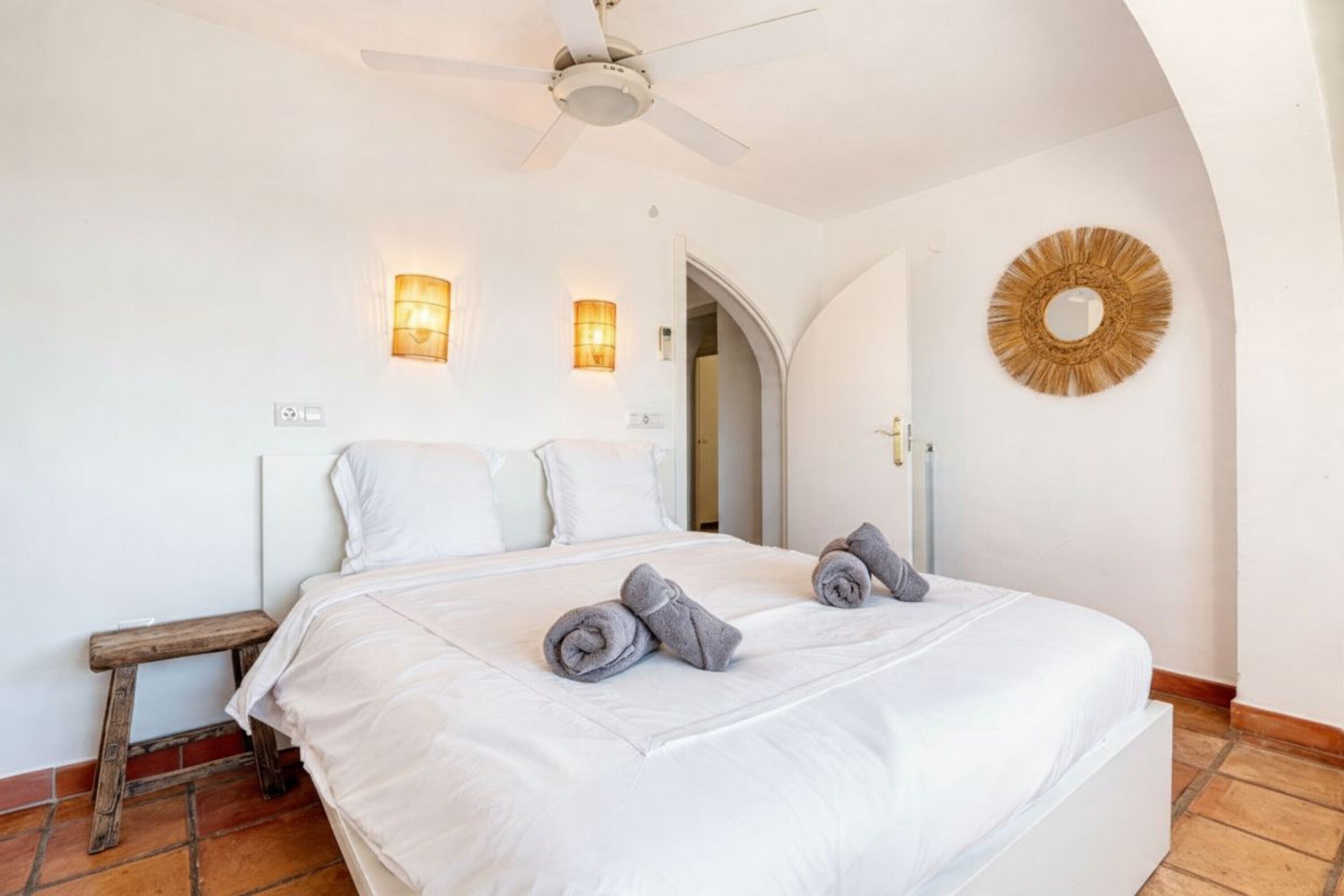 5 bedrooms, iron/ironing board, free WiFi, bed sheets