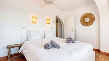 5 bedrooms, iron/ironing board, free WiFi, bed sheets