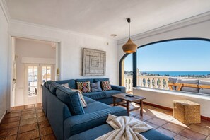 TV, fireplace - Villa 'Robis Moraira' with Sea View, Wi-Fi and Air Conditioning (Benissa)