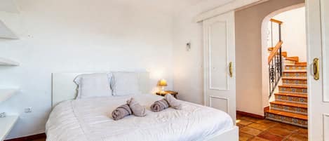 5 habitaciones, tabla de planchar con plancha y wifi gratis