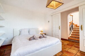 5 bedrooms, iron/ironing board, free WiFi, bed sheets - Villa 'Robis Moraira' with Sea View, Wi-Fi and Air Conditioning (Benissa)