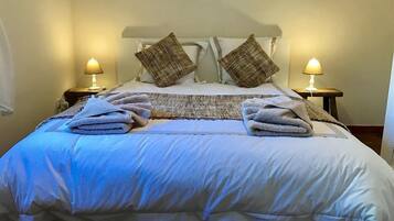 5 bedrooms, iron/ironing board, free WiFi, bed sheets