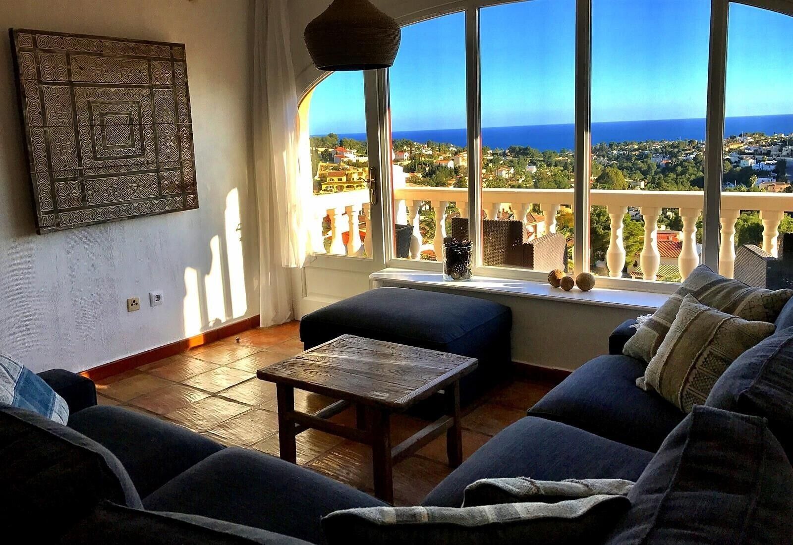 Televisión y chimenea 