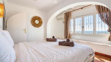 5 quartos, ferros/tábuas de passar roupa, Wi-Fi de cortesia