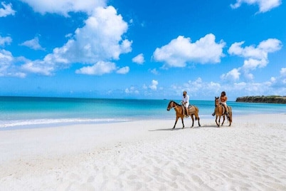 4 Min Walk to Beach: Coastal 2BR - Relax in Our Blissful Retreat Near the Shore!