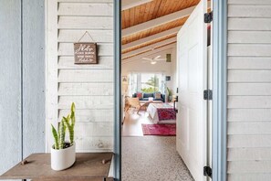 Interior - Professional Design  Ocean View  Private Apartment (Kealakekua)