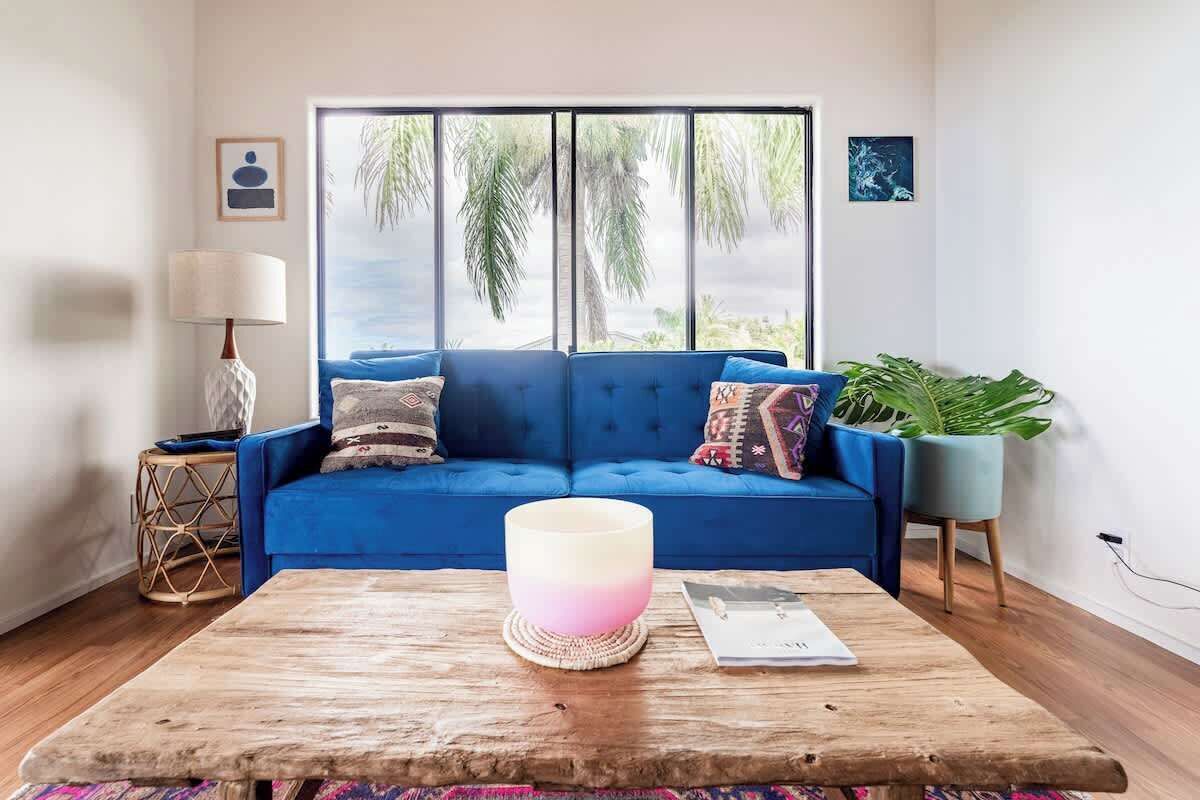 TV, bøker og kontorer