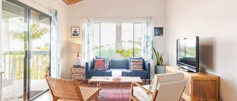 Télévision, livres, espaces bureaux