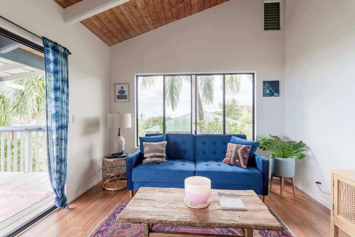 TV, bøker og kontorer