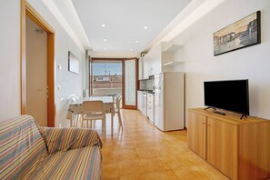 TV - Apartment 'Residence Papaya A202' with Shared Pool and Private Terrace (Jesolo)