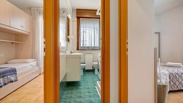 2 Schlafzimmer, Bügeleisen/Bügelbrett, Bettwäsche