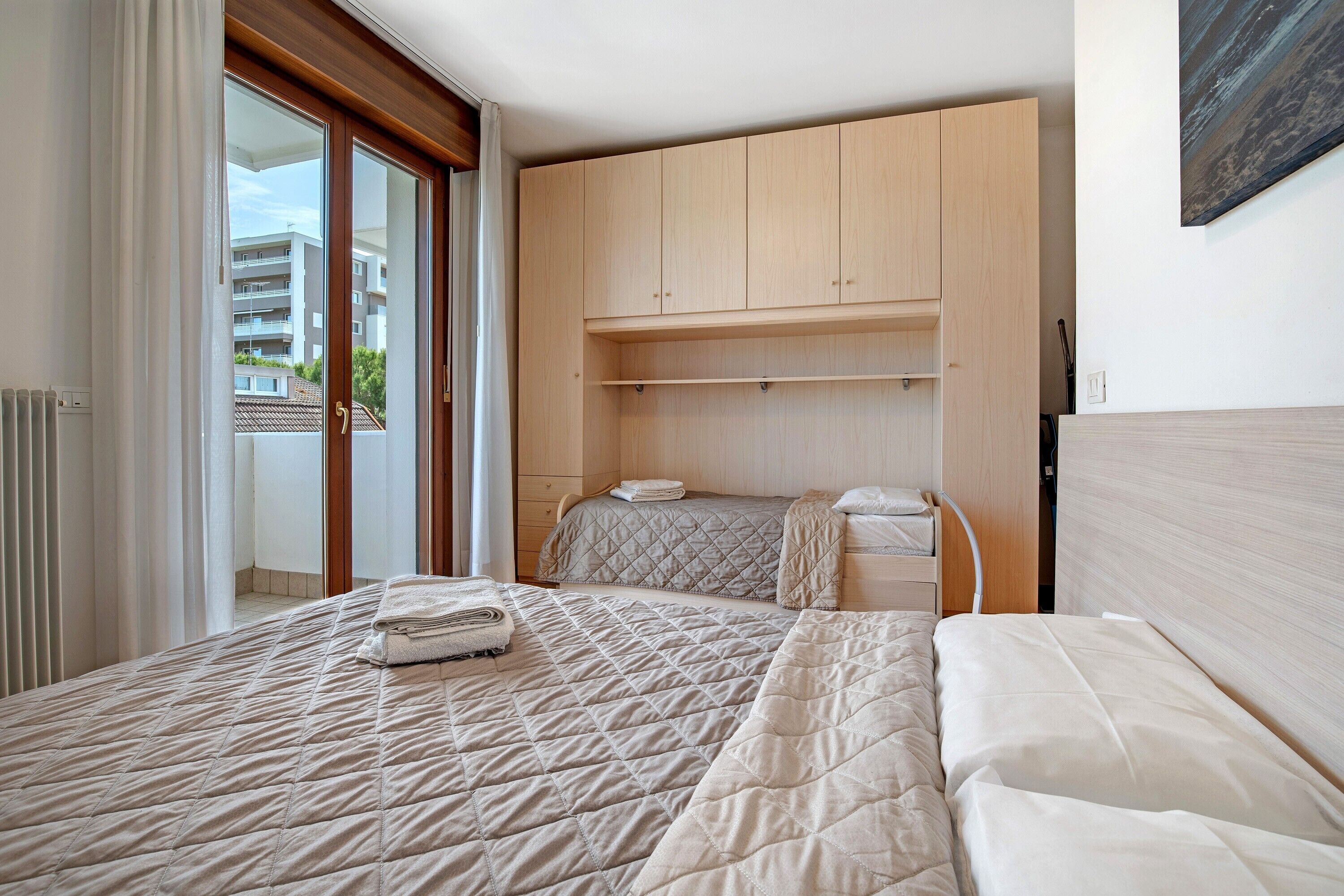2 bedrooms, iron/ironing board, bed sheets