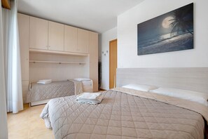 2 sovrum, strykjärn/strykbräda och sängkläder