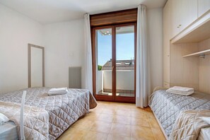 2 chambres, fer et planche à repasser, draps fournis