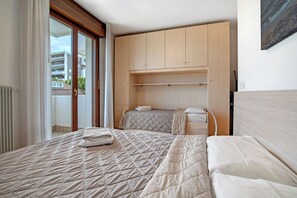 2 bedrooms, iron/ironing board, bed sheets - Apartment 'Residence Papaya A202' with Shared Pool and Private Terrace (Jesolo)