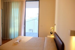 2 bedrooms, iron/ironing board, bed sheets - Apartment 'Residence Shine 06' with Private Terrace and Air Conditioning (Jesolo)