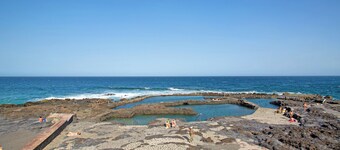 Appartement de vacances 'Rach Agaete' avec piscine partagée, terrasse privée et Wi-Fi