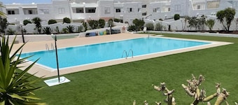 Apartamento de vacaciones 'Rach Agaete' con piscina compartida, terraza privada y Wi-Fi