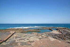 Beach nearby - Vacation Apartment 'Rach Agaete' with Shared Pool, Private Terrace and Wi-Fi (Agaete)