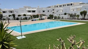 حمام سباحة