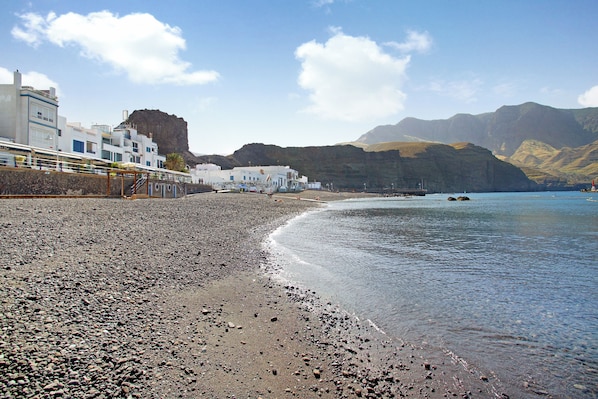 Beach nearby - Vacation Apartment 'Rach Agaete' with Shared Pool, Private Terrace and Wi-Fi (Agaete)