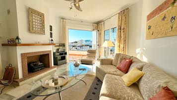 TV, fireplace